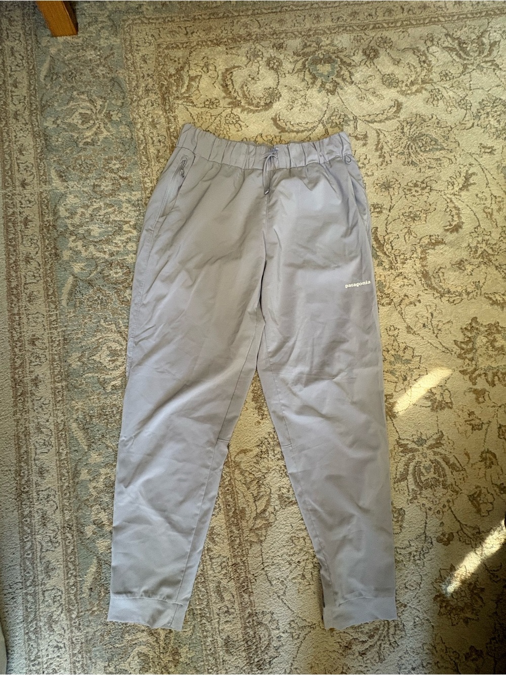 Patagonia women’s Light Gray/lavendar Athletic Jogger Pants